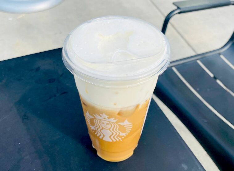 How do you order iced white mocha with sweet cream foam and caramel drizzle on app?