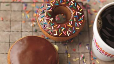 How do you pick donuts on the Dunkin Donuts app?