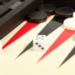 How do you play the Starbucks game?