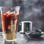 How do you pronounce cafe sua da?