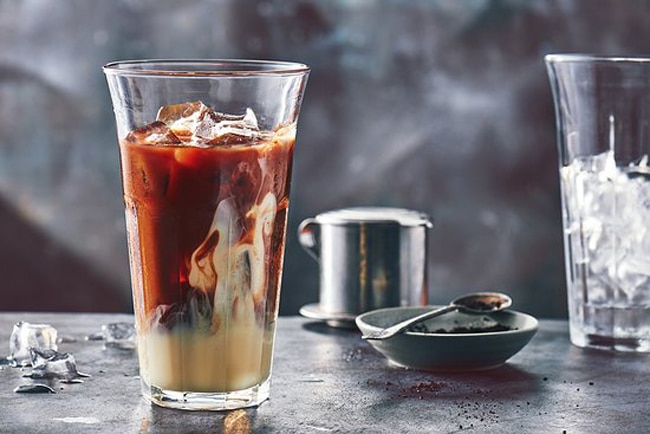 How do you pronounce cafe sua da?