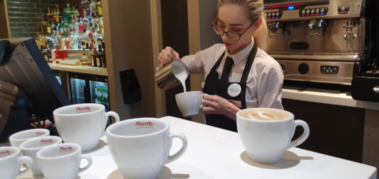 How do you pronounce coffee barista?