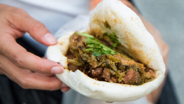 How do you pronounce gua bao?
