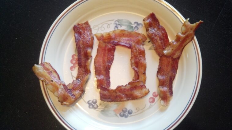 How do you spell bacon in French?
