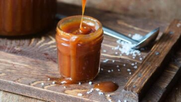 How do you thicken caramel sauce?