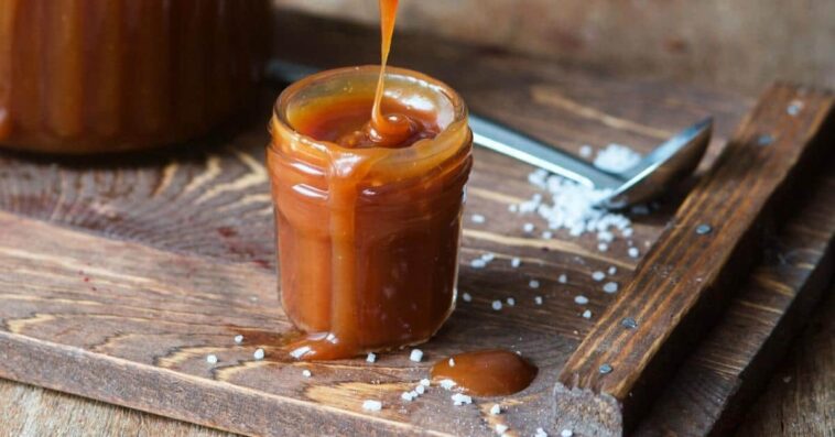 How do you thicken caramel sauce?