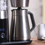 How long does coffee stay warm in a carafe?