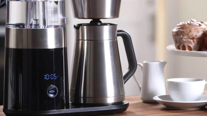 How long does coffee stay warm in a carafe?