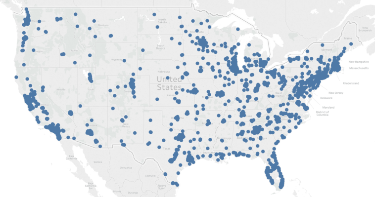 How many Target stores are there in the U.S. 2021?