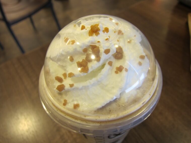 How many calories are in a caramel ribbon Crunch Frappuccino from almond milk?