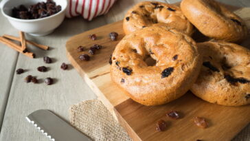 How many calories are in a cinnamon raisin bagel with cream cheese from Starbucks?