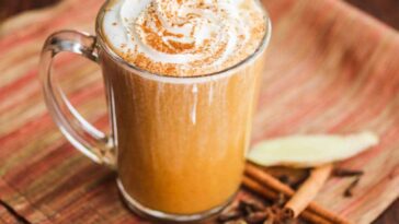 How many calories are in a medium skinny chai tea latte?