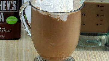 How many calories are in a skinny mocha with almond milk?