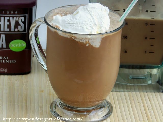 How many calories are in a skinny mocha with almond milk?