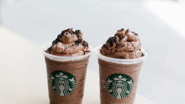 How many calories are in a small mocha Cookie Crumble Frappuccino?