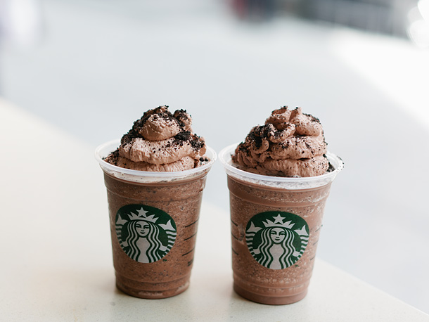 How many calories are in a small mocha Cookie Crumble Frappuccino?