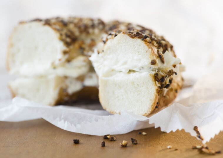 How many calories are in a thin bagel with cream cheese?