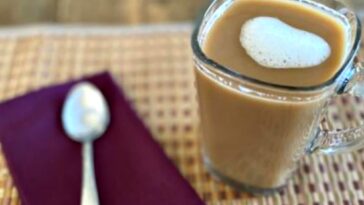 How many calories are in an iced apple crisp macchiato with almond milk?