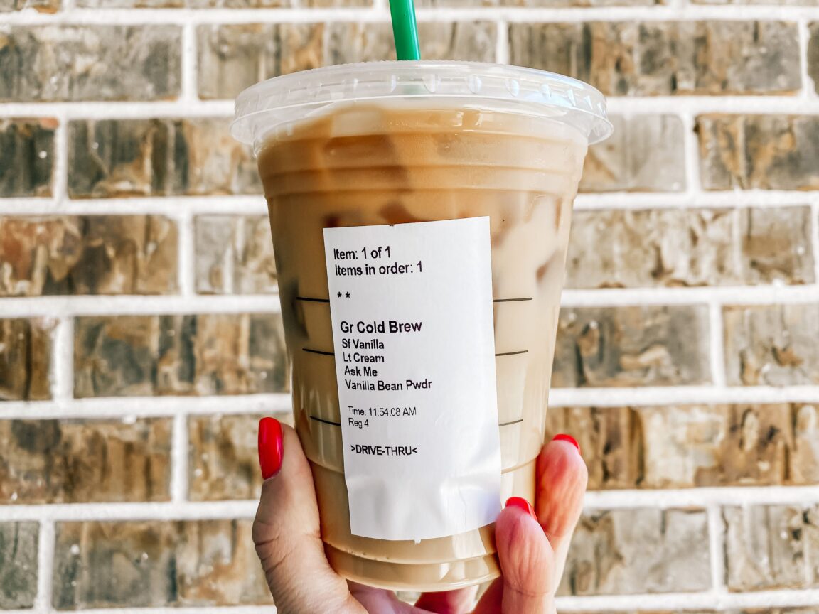 How many calories are in an iced vanilla latte from Starbucks?