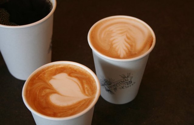 How many calories is a 16 oz vanilla latte?