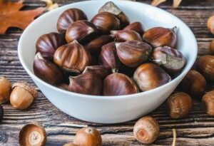 How many calories is a chestnut praline latte with almond milk?