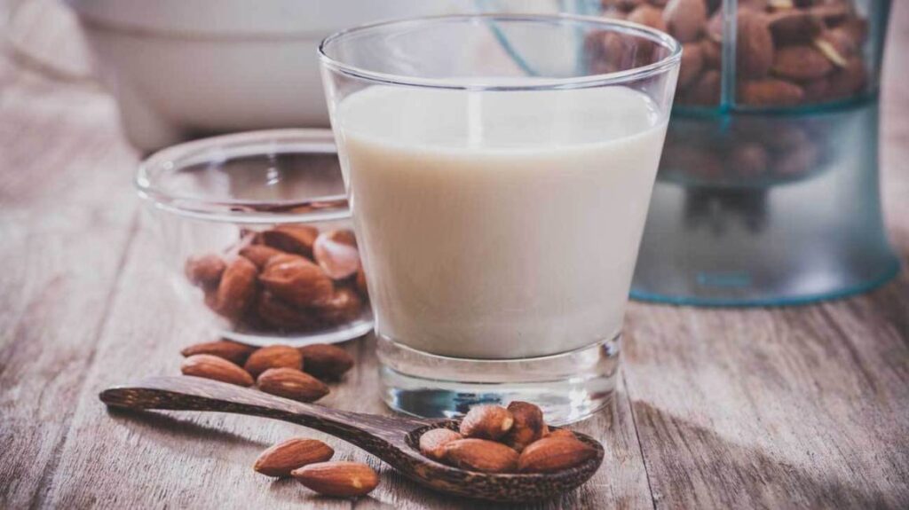 How many calories is a splash of almond milk at Starbucks?