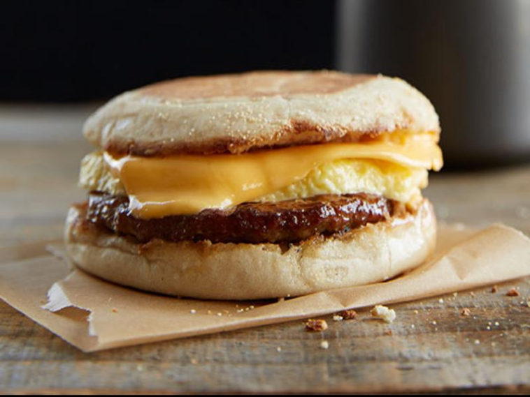 How many carbs are in Starbucks breakfast sandwich?
