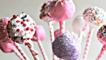 How many carbs are in a birthday cake pop from Starbucks?