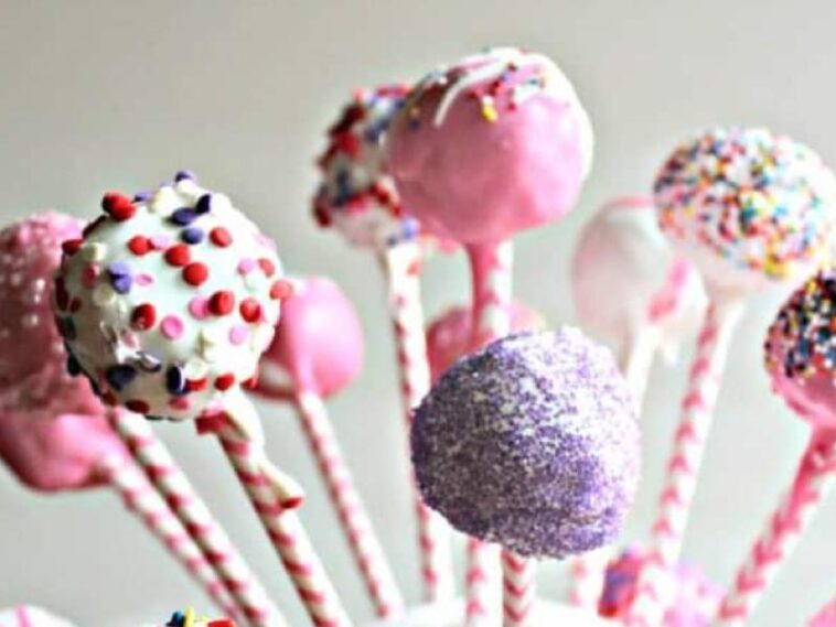 How many carbs are in a birthday cake pop from Starbucks?