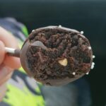 How many carbs are in a chocolate cake pop from Starbucks?
