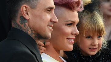 How many children has Zephyrus?