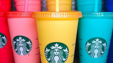 How many cups come in a Starbucks traveler?