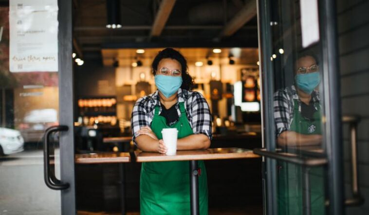 How many employees does Starbucks have 2021?