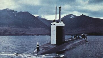 How many episodes of submarine life under the waves are there?