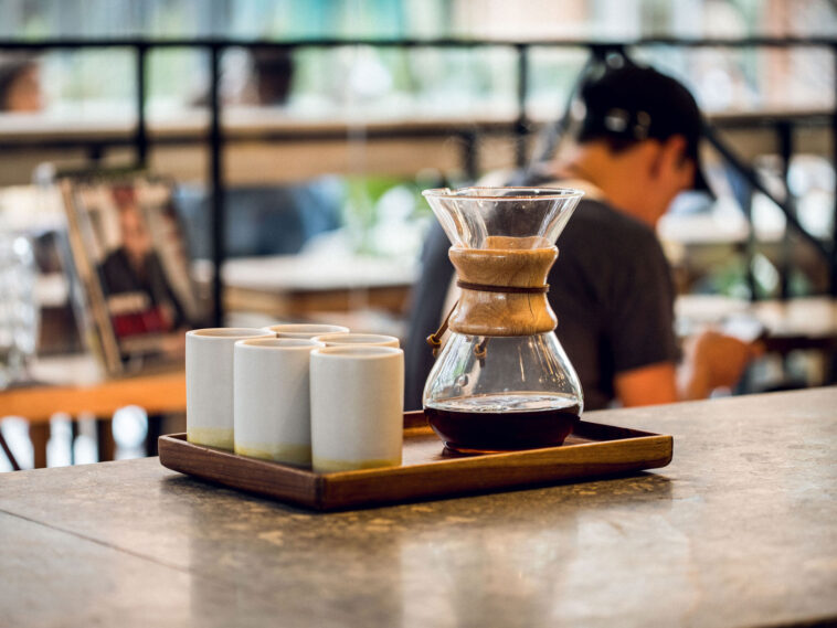 How many hours can you stay in a coffee shop?