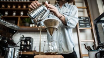 How many independent coffee roasters are there in the UK?