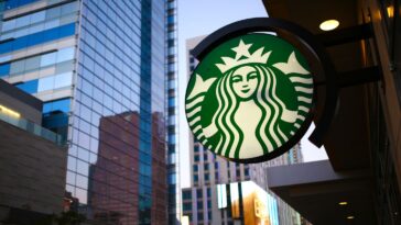 How many stores does Starbucks have 2021?