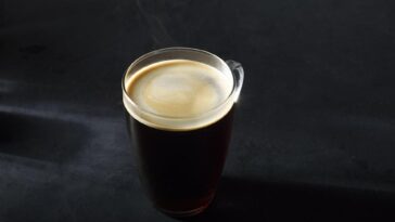 How much caffeine is in Starbucks triple shot?