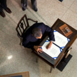 How much do Starbucks assistant managers make California?