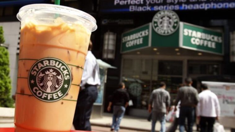 How much do Starbucks baristas get paid UK?