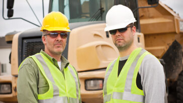 How much does a cafe worker get paid in New York?