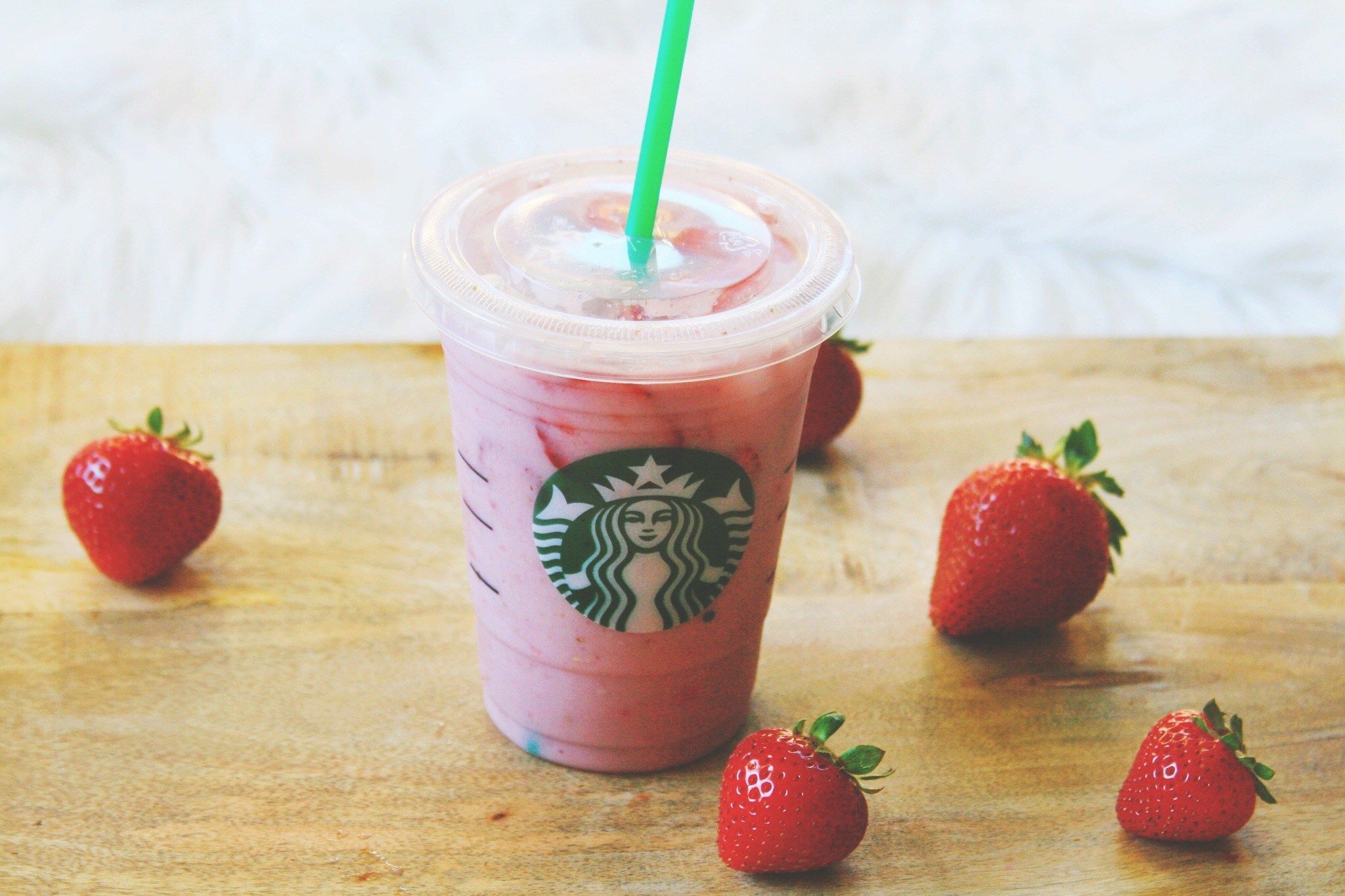 How much sugar does a pink drink from Starbucks have? – Foodly