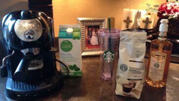 How much sugar is in Starbucks iced skinny vanilla latte?