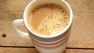 How much sugar is in a skinny vanilla latte with almond milk?