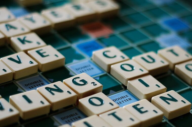 Is ET a scrabble word?