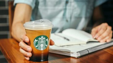 Is Starbucks Getting rid of plastic?