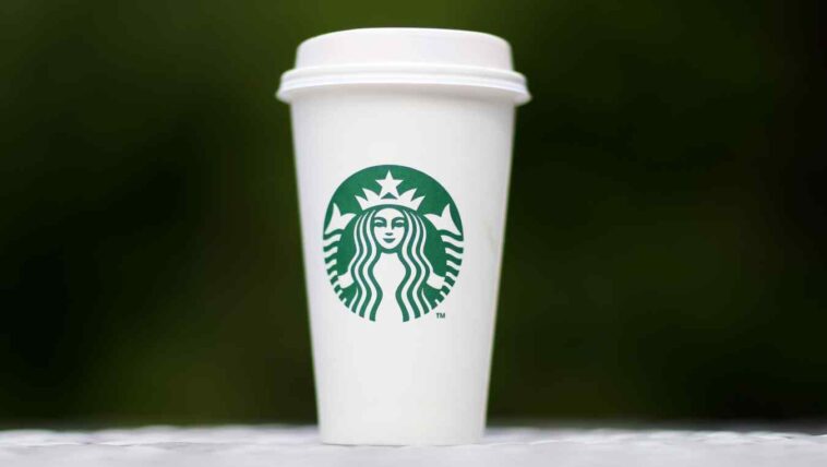 Is Starbucks closed on Thanksgiving 2021?