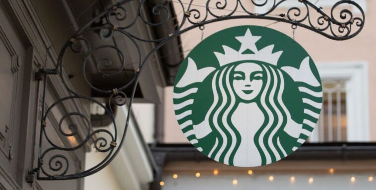 Is Starbucks open on Christmas Day UK?