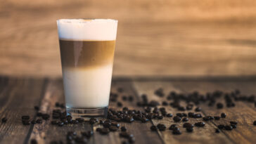 Is a macchiato or latte healthier?