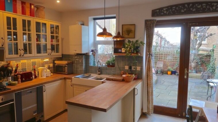 Is it better to rent in December or January?